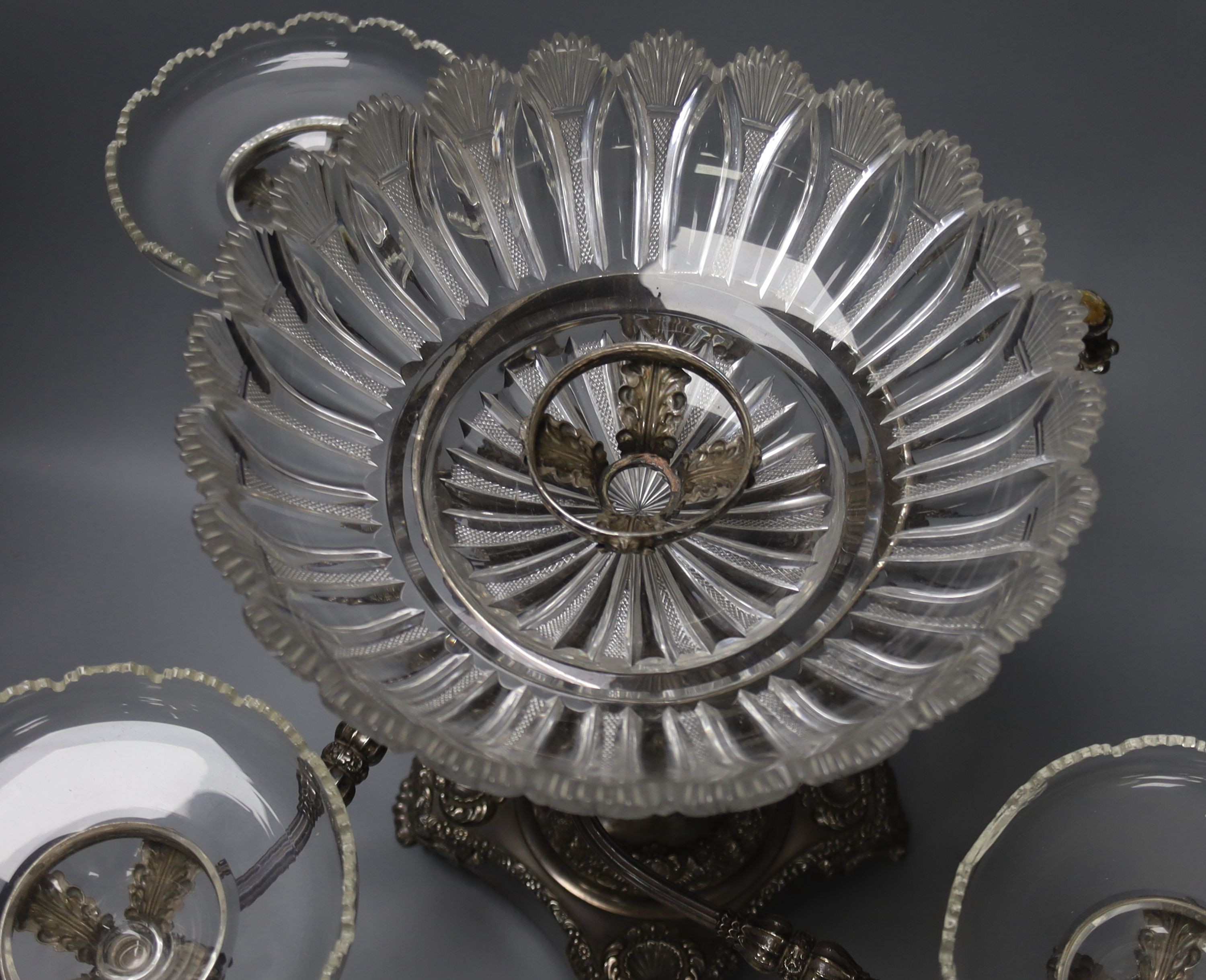 A George IV Old Sheffield plate four branch epergne decorated with scallop shell and acanthus scroll and with cut glass bowls (a.f.) 37cm